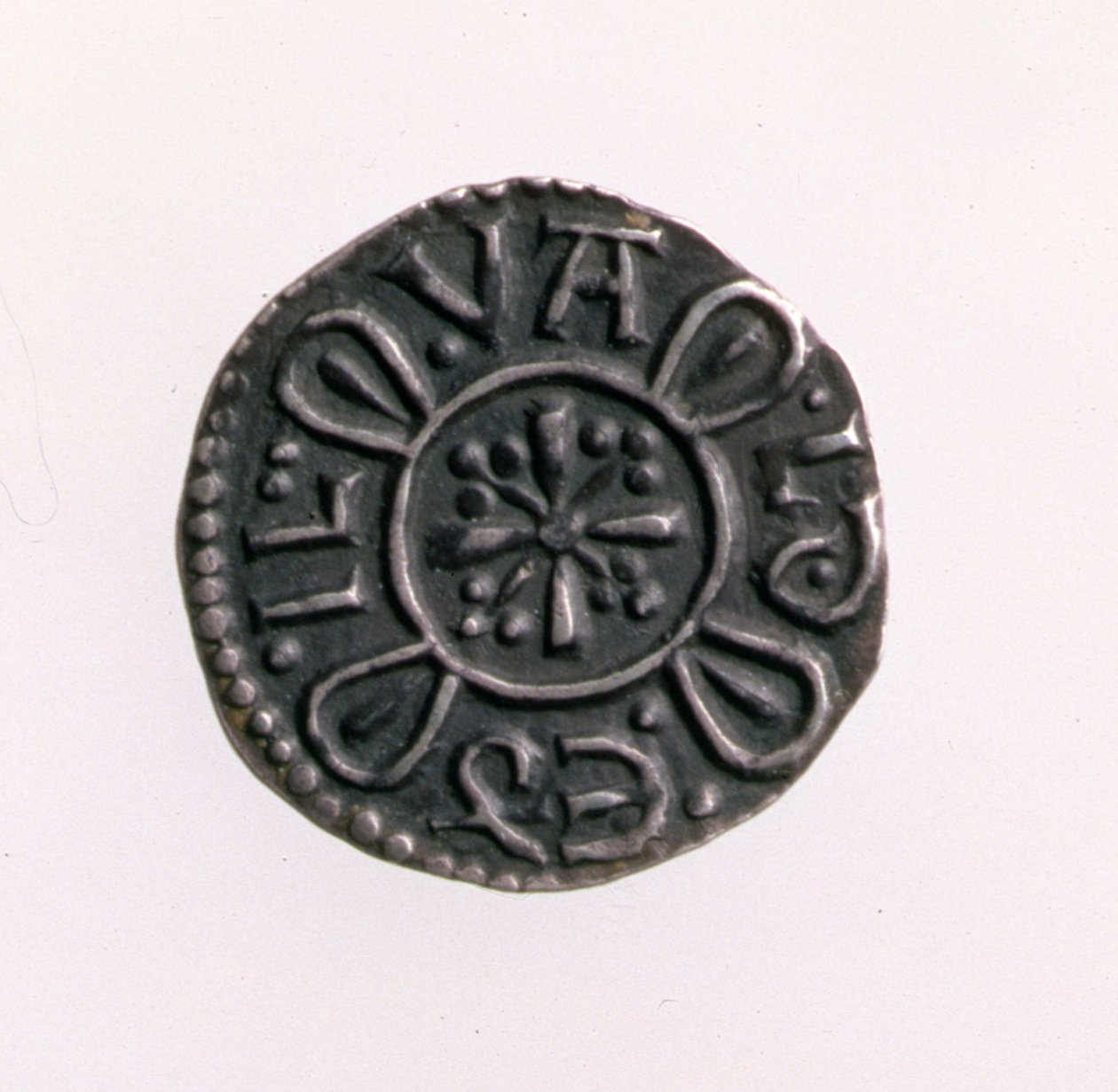 Penny of Offa, King of Mercia, 757-96 (ters) (gümüş) (ön yüz için bkz. 168071) by English School