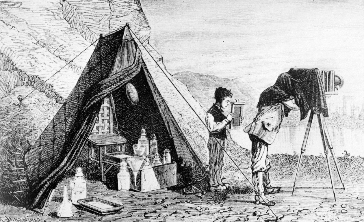 1870 dolaylarında, fotoğrafik kuru plakaların tanıtılmasından önce stüdyo dışında fotoğrafçılık by English School