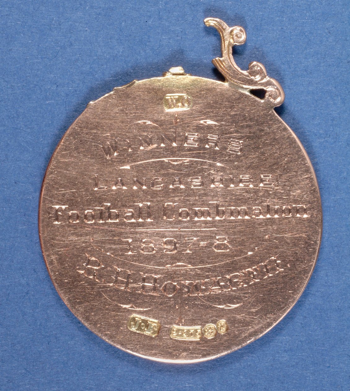 Preston North End Futbol Kulübü madalyasının arka yüzü, 1897-98 (metal) (ayrıca bkz. 315000) by English School
