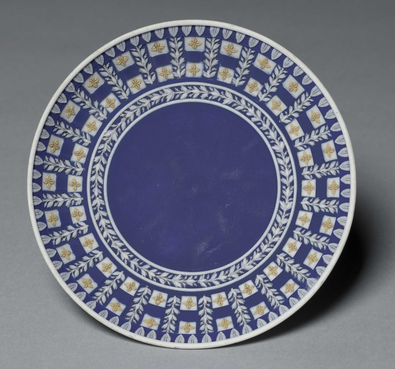 Wedgwood Fabrikası tarafından yapılan daire tabağı, c.1784 by English School