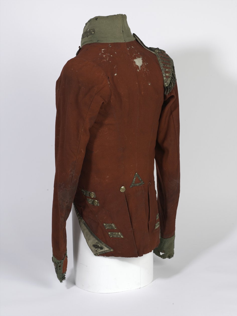 Kısa kuyruklu Coatee, Hafif Şirket Subayları, 2. Bn 69. (Güney Lincolnshire) Alayı, Waterloo Seferi sırasında Lt Henry Anderson tarafından giyildi, c.1815 (yaldızlı düğmeli kırmızı ve yeşil kumaş) by English School