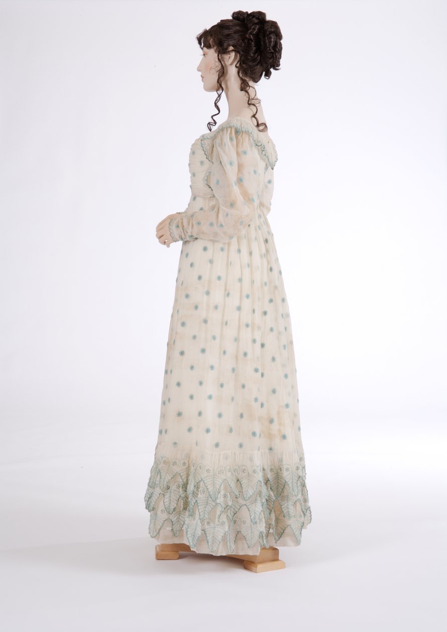 Bir günlük elbisenin yandan görünüşü, c.1815 (mavi yünle işlenmiş pamuklu muslin) by English School