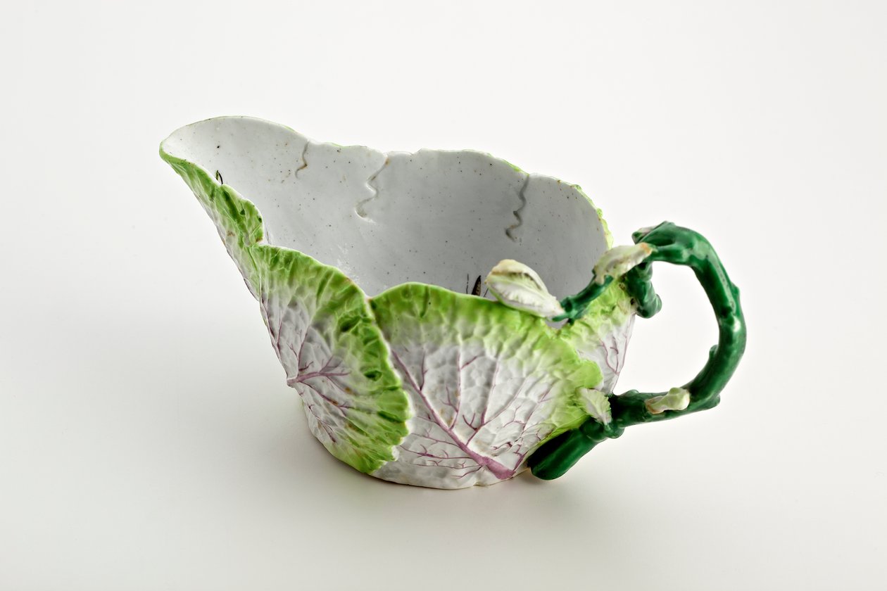 Kalıplanmış yapraklardan ve dal sapından oluşan Staffordshire soslu tekne, c. 1749-60 (porselen) by English School