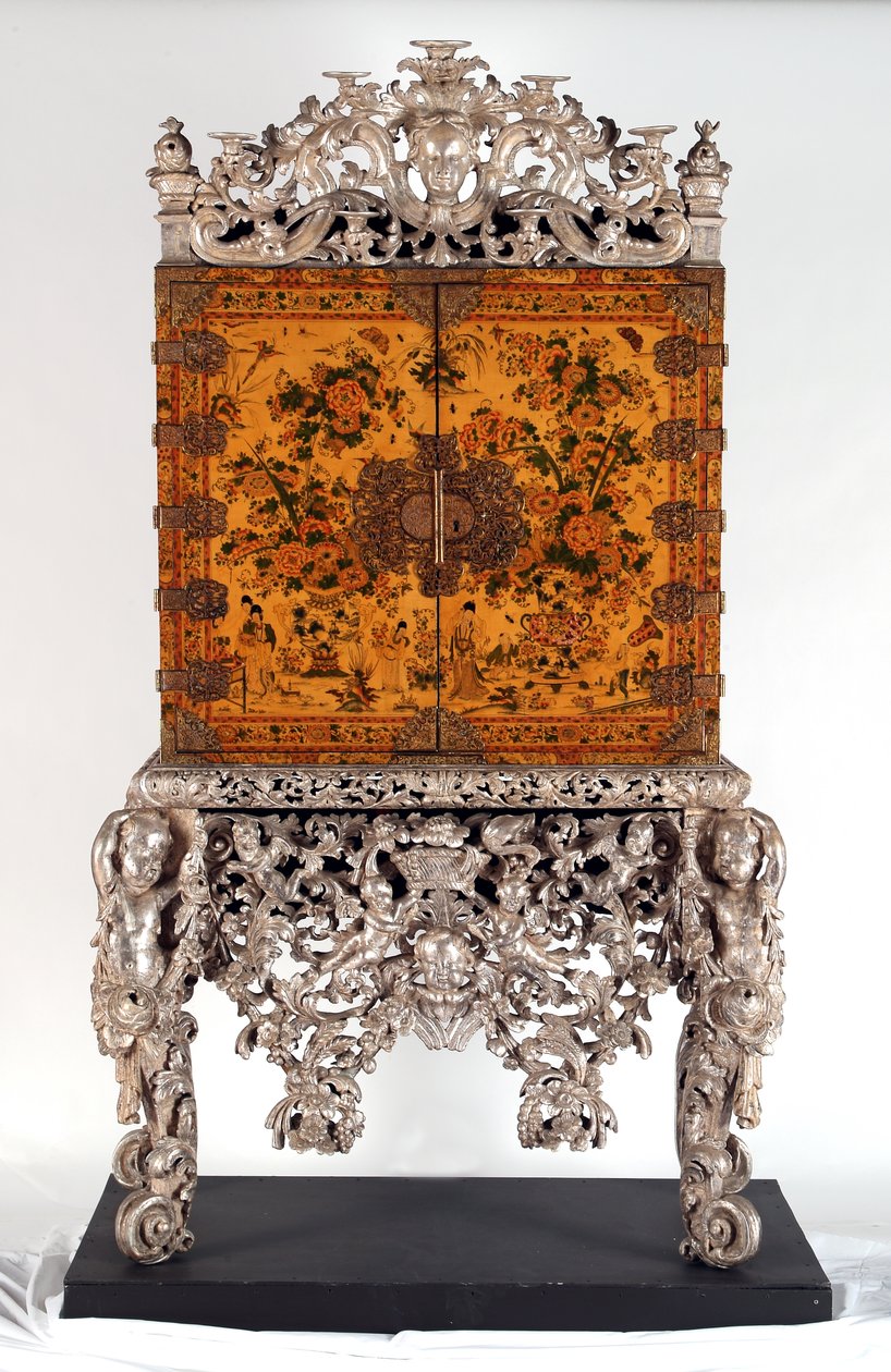 Witcombe Dolabı, c.1697 (japonlanmış ve gümüşlenmiş ahşap) by English School