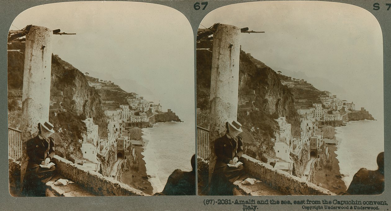 Amalfi sahili ve dönüştürülmüş bir manastırdan Salerno Körfezi, stereoskopik bir görünüm (sepya fotoğrafı) by English School