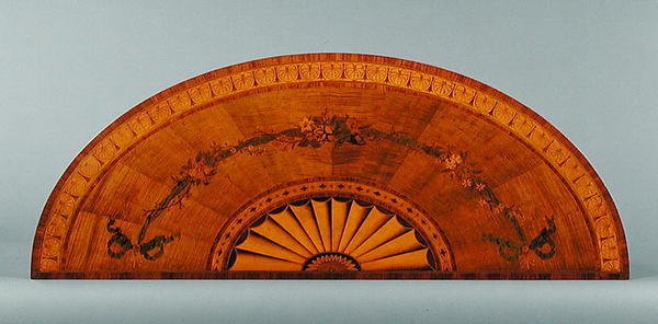 Bir Demi-Lune masasının üstü, c.1775 (kakma tavuskuşu ve saten ağacı) (ayrıca bkz. 222396) by English School