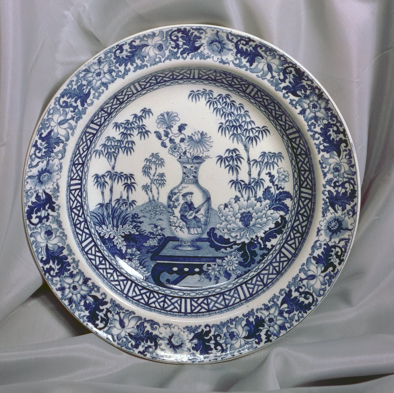 Wedgwood Mavi baskılı tabak, Çin Vazo deseni, c.1810 (seramik) by English School
