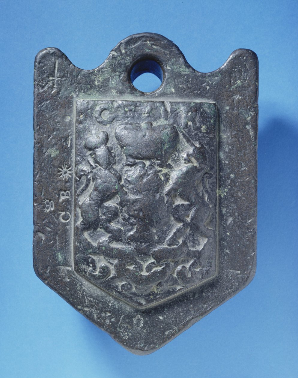 Stuart kolları ve damgalı C.B ile dökülen yün ağırlığı (14 pound), 17. yüzyıl (kurşun) by English School