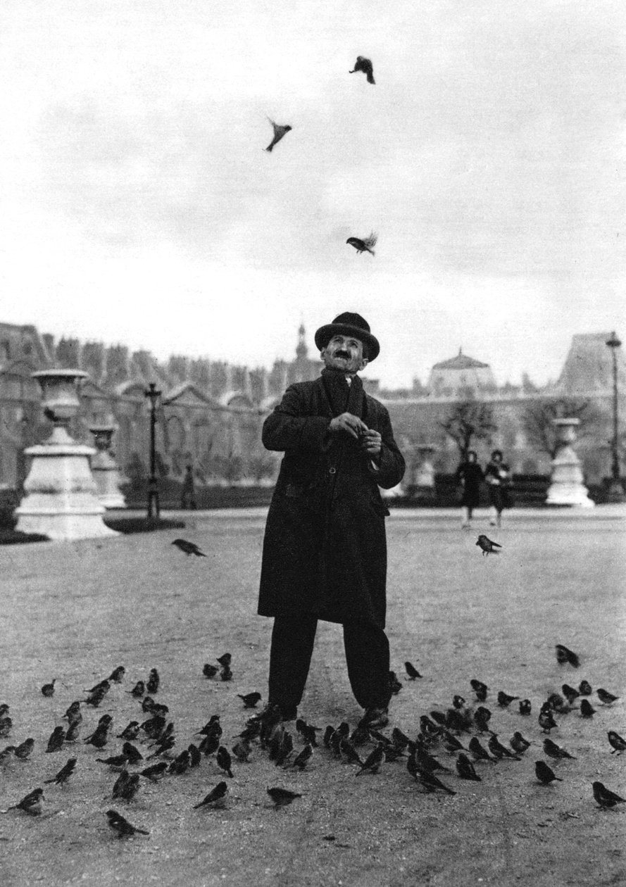 Bir kuş büyücüsü, Paris, 1931. by Ernest Flammarion