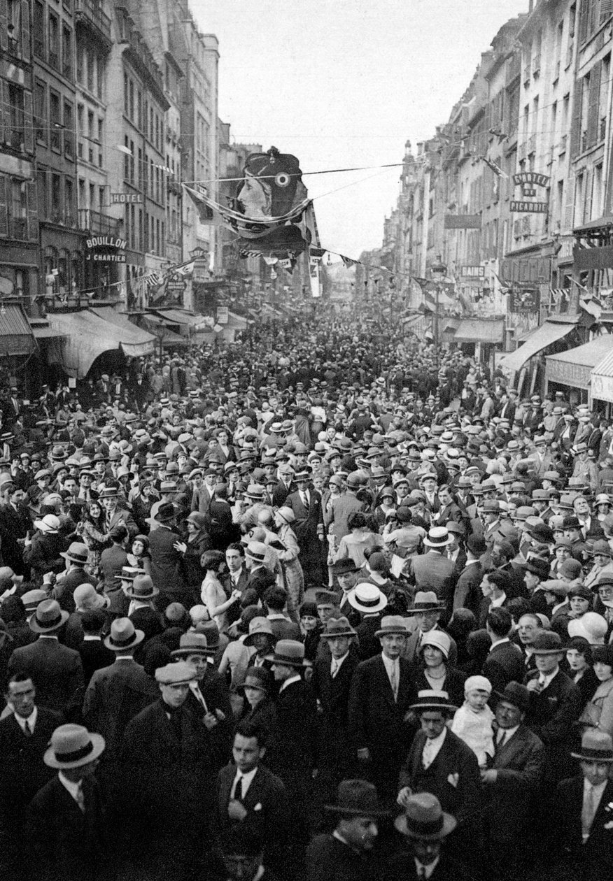 Açık havada dans etmek, 14 Temmuz, Paris, 1931. by Ernest Flammarion