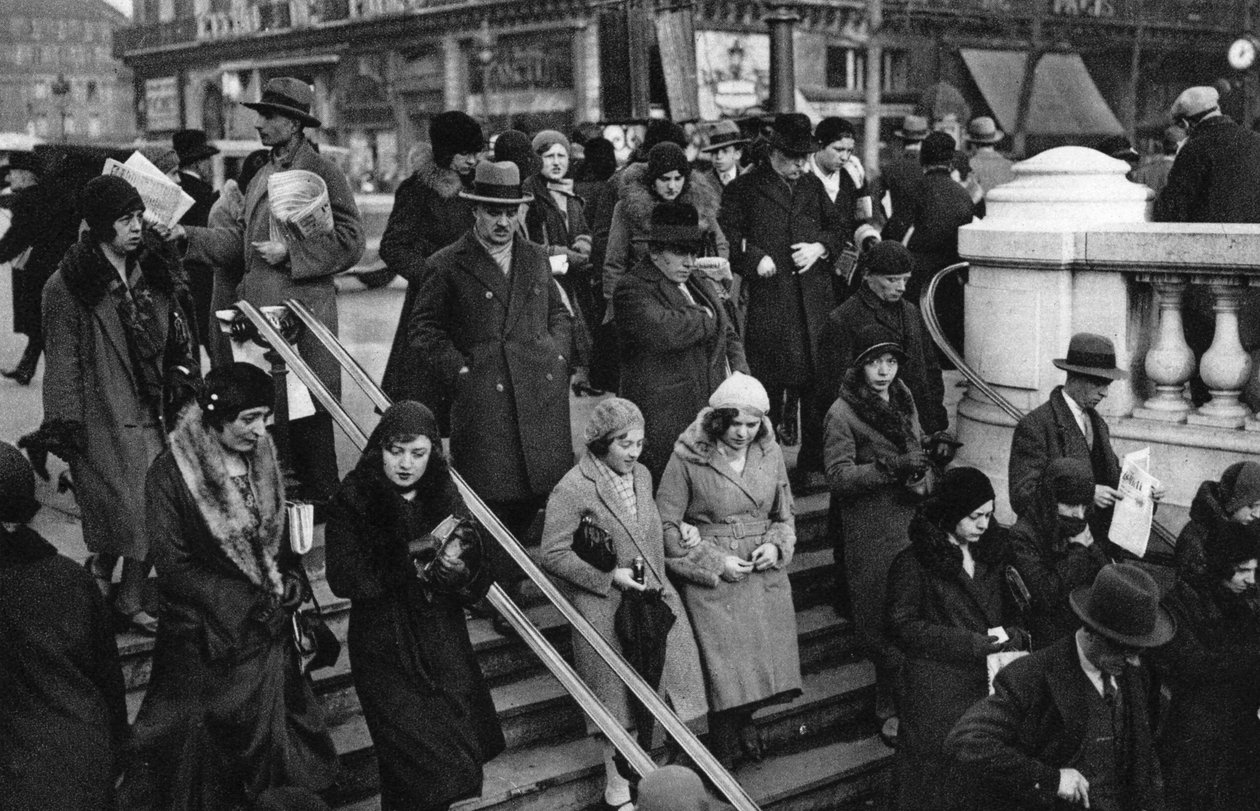 Metro istasyonunun girişi, Paris, 1931. by Ernest Flammarion