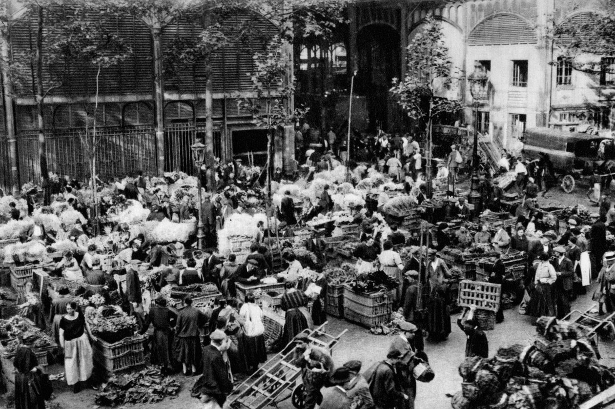 Merkez Pazarın Dışında, Paris, 1931. by Ernest Flammarion