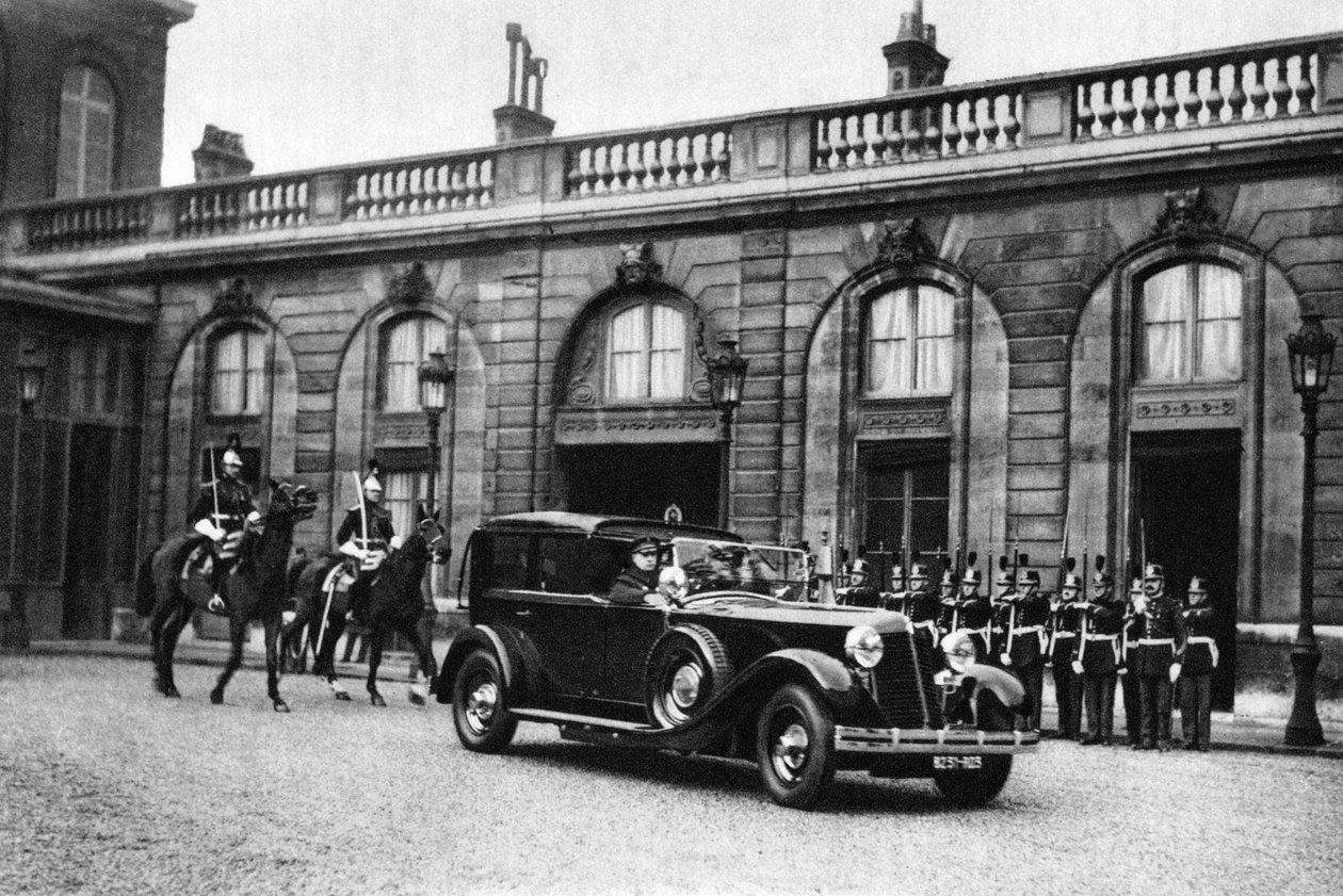 Cumhurbaşkanının dışarı çıkması, Paris, 1931 by Ernest Flammarion
