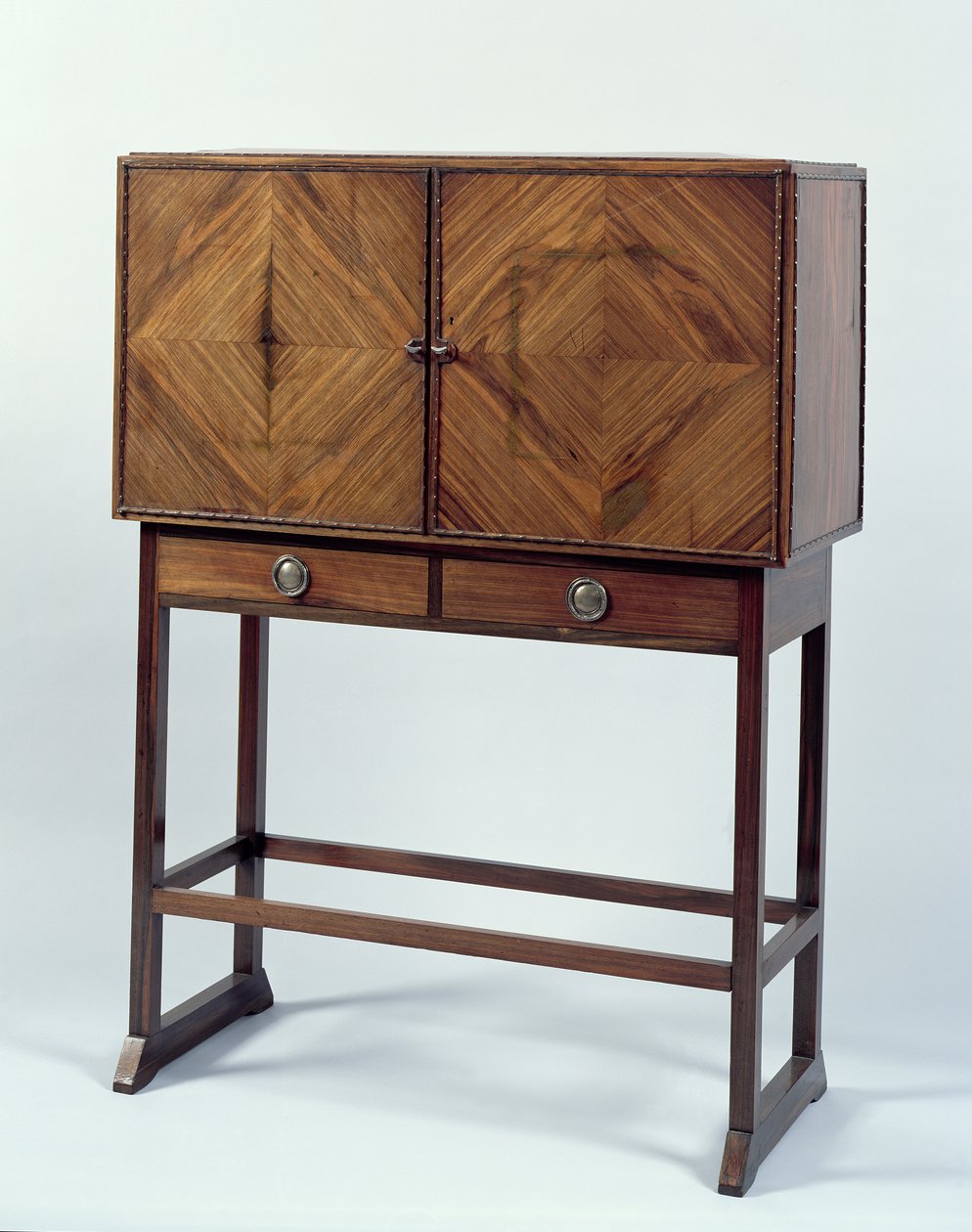 Dolap, c.1902 (macassar abanoz ve saten ağacı kaplamalı gül ağacı) (ayrıca bkz. 283797) by Ernest William Gimson