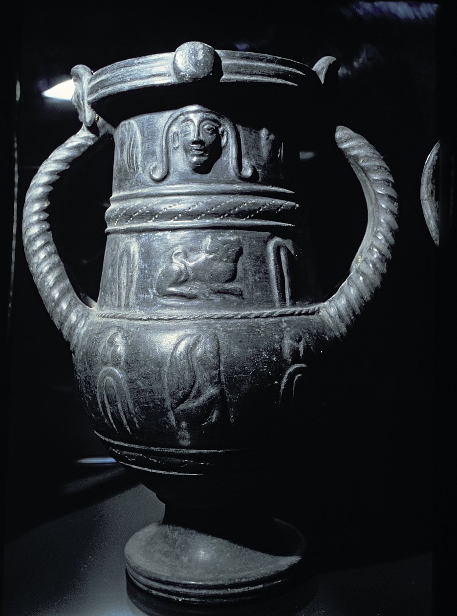 Siyah figürlü vazo, Etrüsk, MÖ 6. yy (bucchero ware) by Etruscan