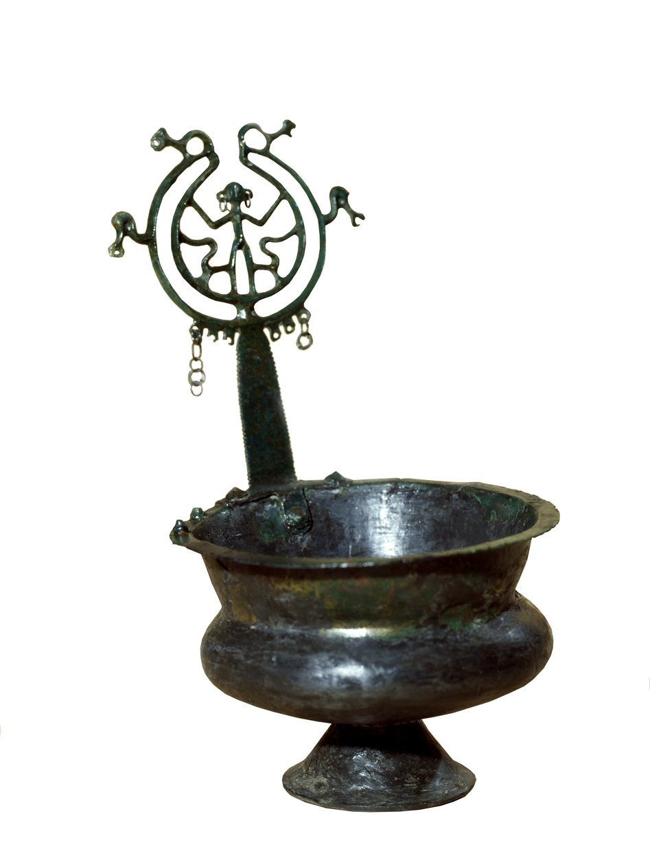 Dekoratif saplı ve insan figürlü bardak (bronz) by Etruscan