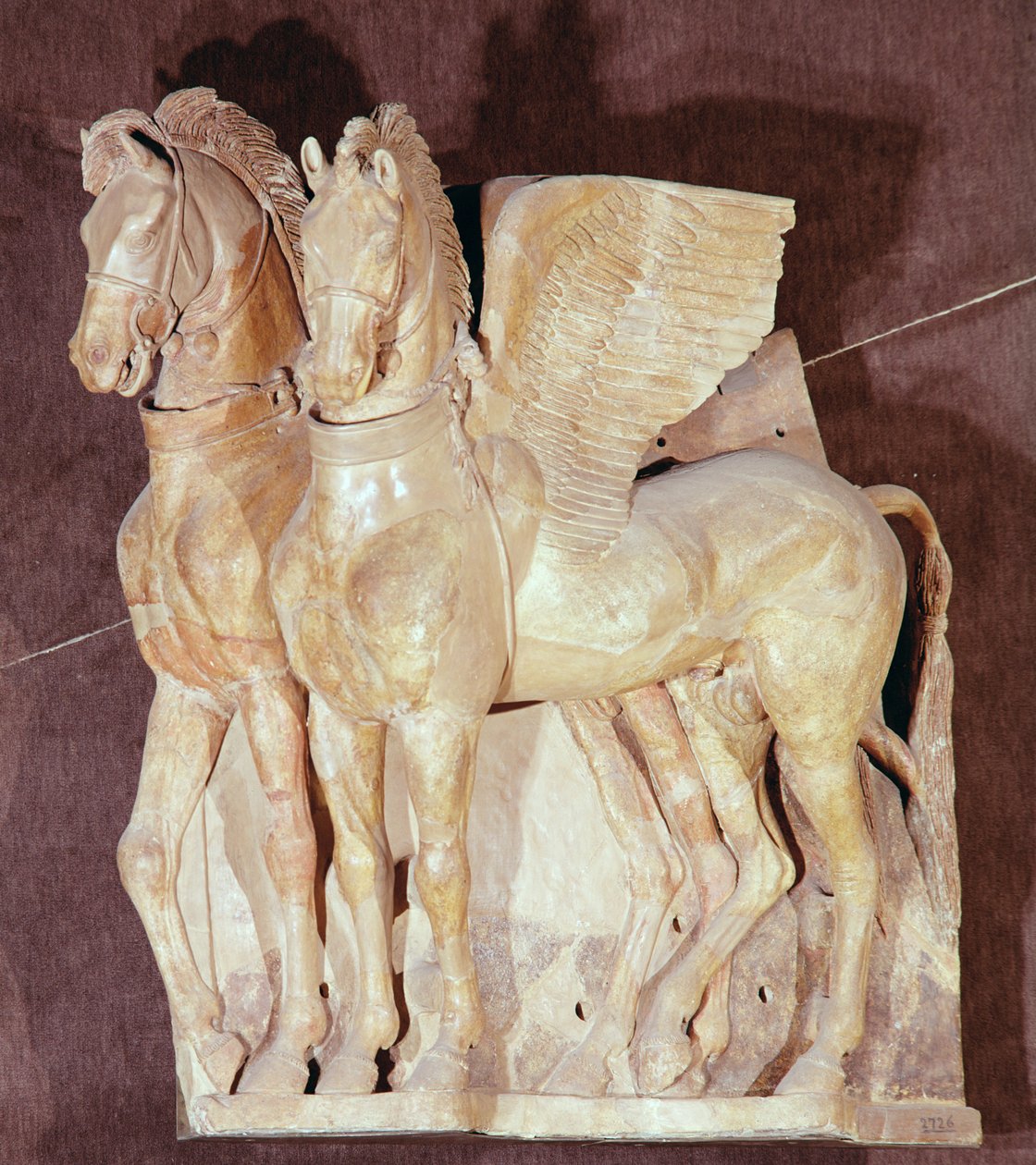 Bir tapınağın alınlığındaki iki kanatlı at, MÖ 4.-3. yy by Etruscan