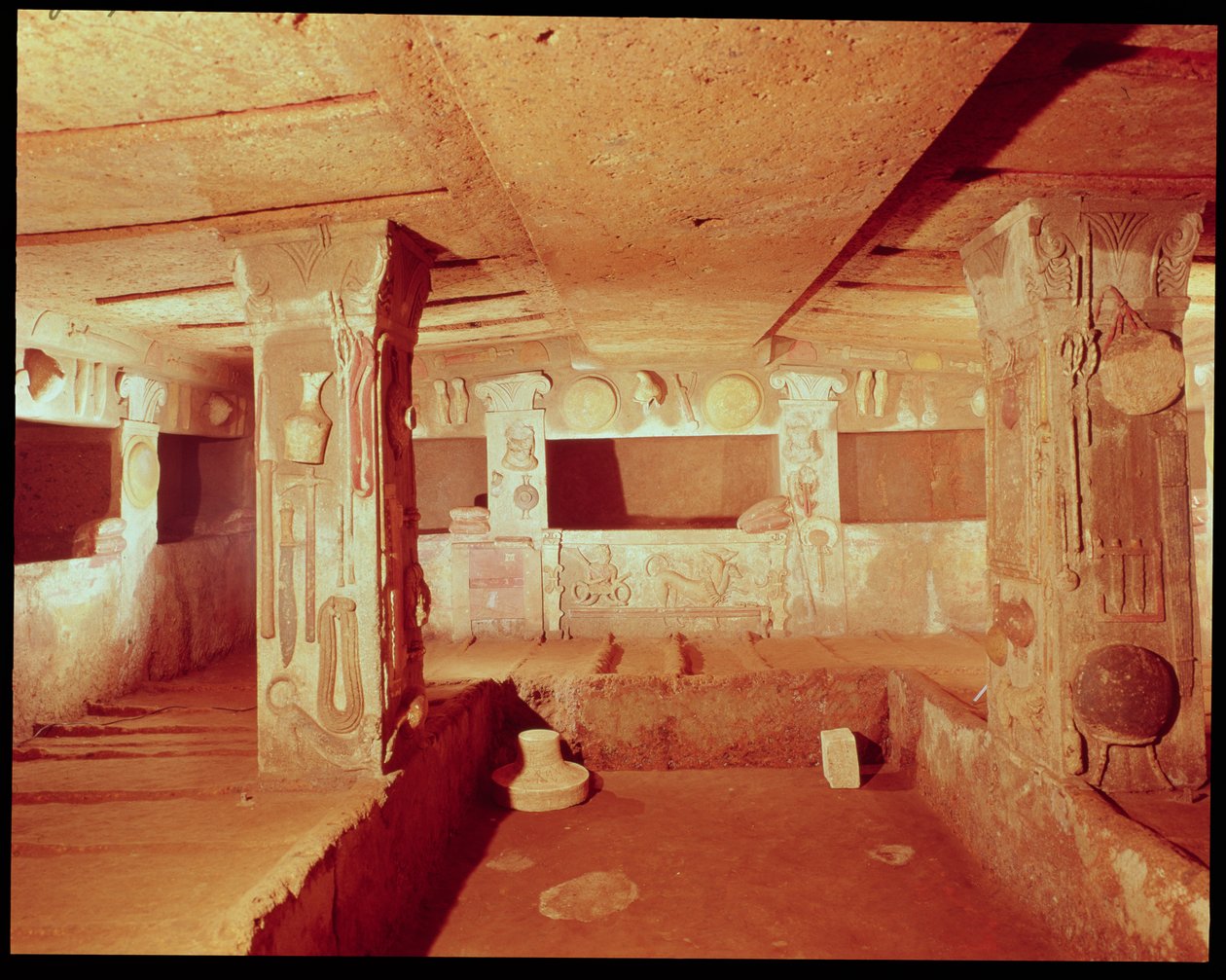 Banditaccia Nekropolü, Mezarın İç Görünümü by Etruscan