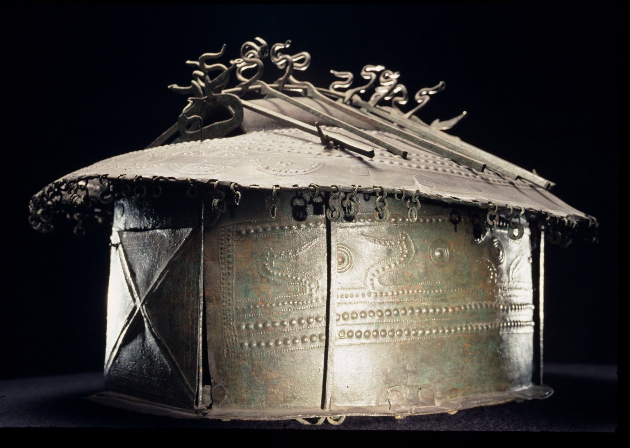 Bir kulübe şeklinde Villovan sinerary semaver (bronz) by Etruscan