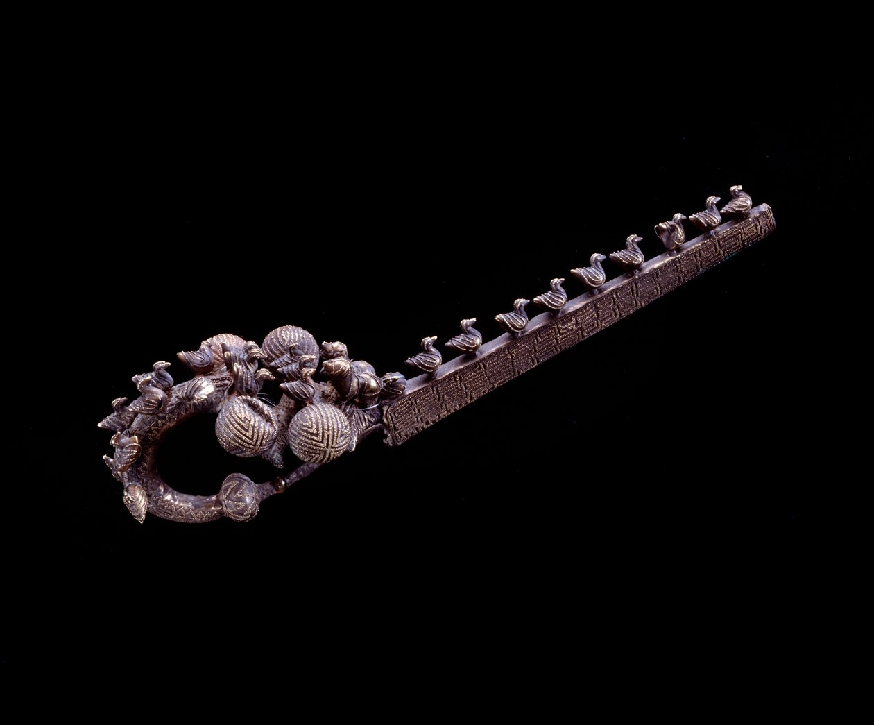Etrüsk uygarlığı: Banditella nekropolünden gümüş ejderha fibule, Marsigliana d"Albegna, İtalya, MÖ 675-650 by Etruscan