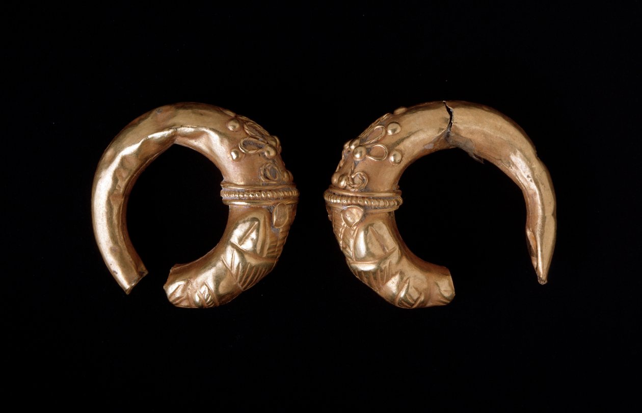Altın küpeler, MÖ 450-400 by Etruscan