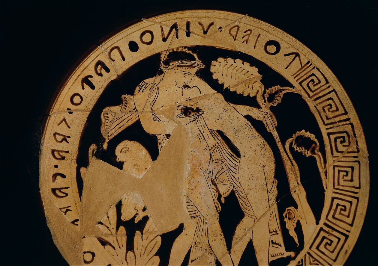 İtalya, Lazio, Civita Castellana, kucaklayan gençleri betimleyen kırmızı figürlü kylix (şarap çömlek), MÖ 350 dolaylarında (Faliscan dilinde) bir içki daveti ile yazılmış. by Etruscan