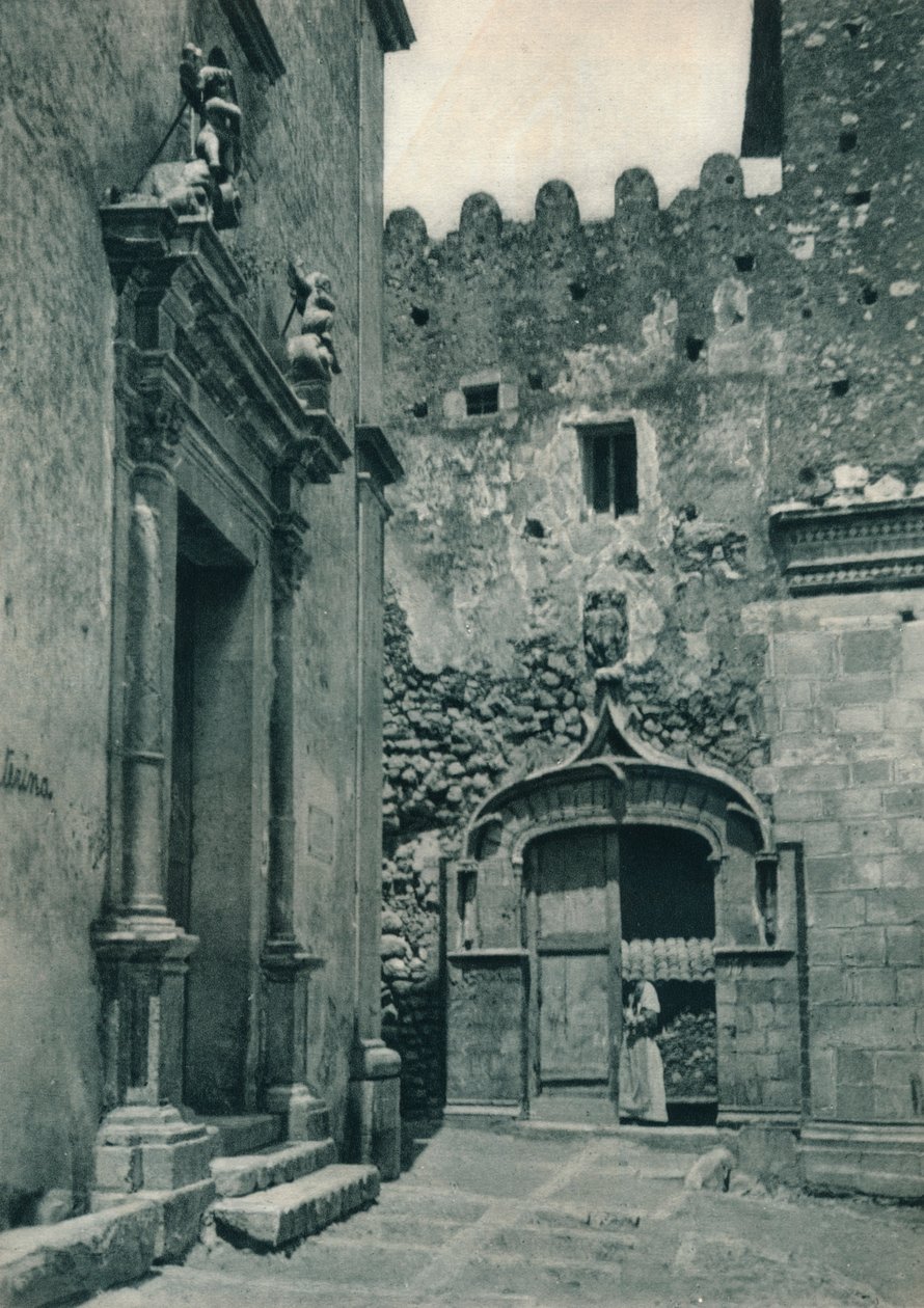 Bir kilisenin girişi, Taormina, Sicilya, İtalya, 1927 by Eugen Poppel