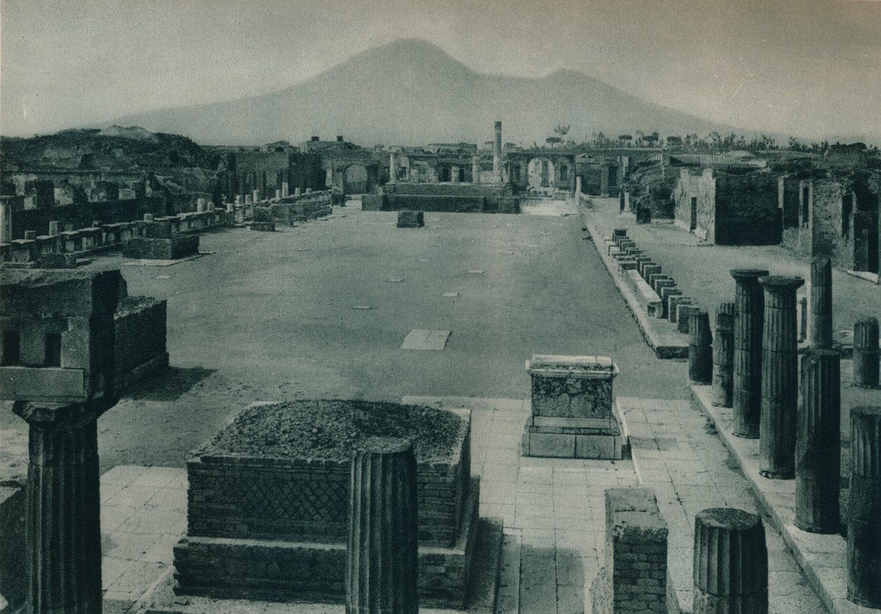 Uzaktan Vezüv Yanardağı ile forumun görünümü, Pompeii, İtalya, 1927 by Eugen Poppel
