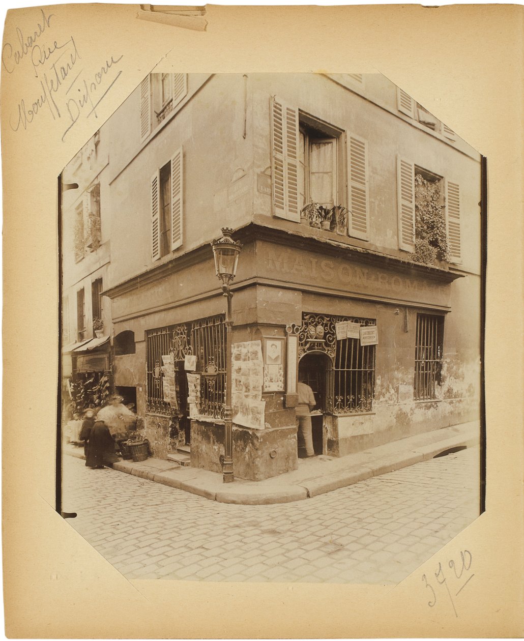 "Documents for the History of Old Paris" albümünden bir sayfa, c.1910 by Eugène Atget