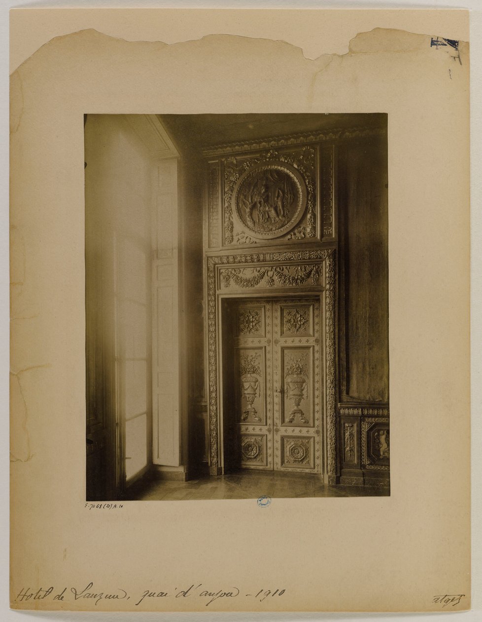 Oymalı kapı, iç mekan, Hotel Lauzun by Eugène Atget