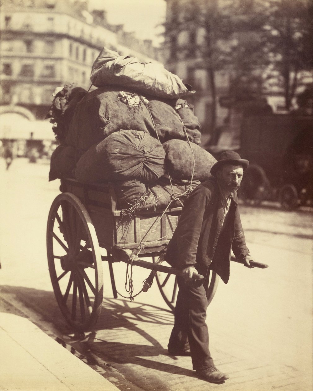 Şifonyer (Ragpicker) by Eugène Atget