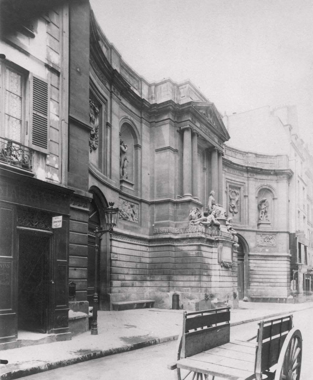 Fontaine des Quatre-Saisons, Rue de Grenelle, Paris, 7. Bölge, 1898 by Eugène Atget