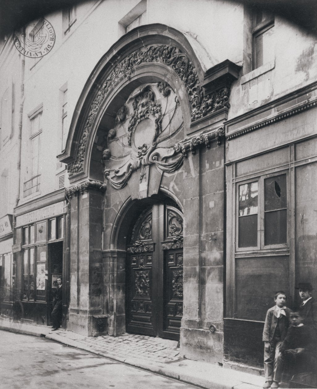 Hotel Chalons Lüksemburg, Rue Geoffroy LAsnier, 4. Bölge, 1898 by Eugène Atget