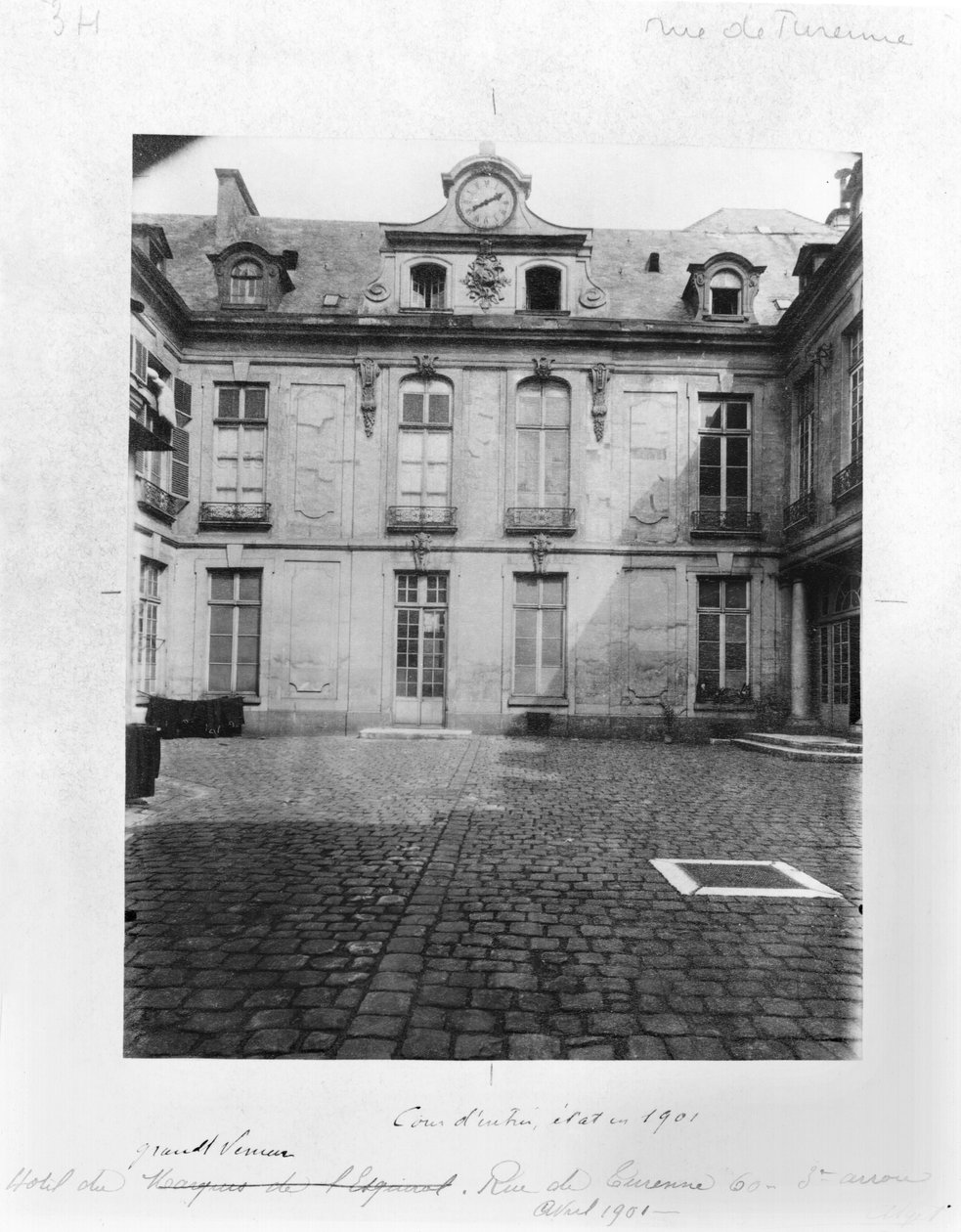 Hotel du Grand Veneur, Paris, 60 rue de Turenne, 1901 by Eugène Atget