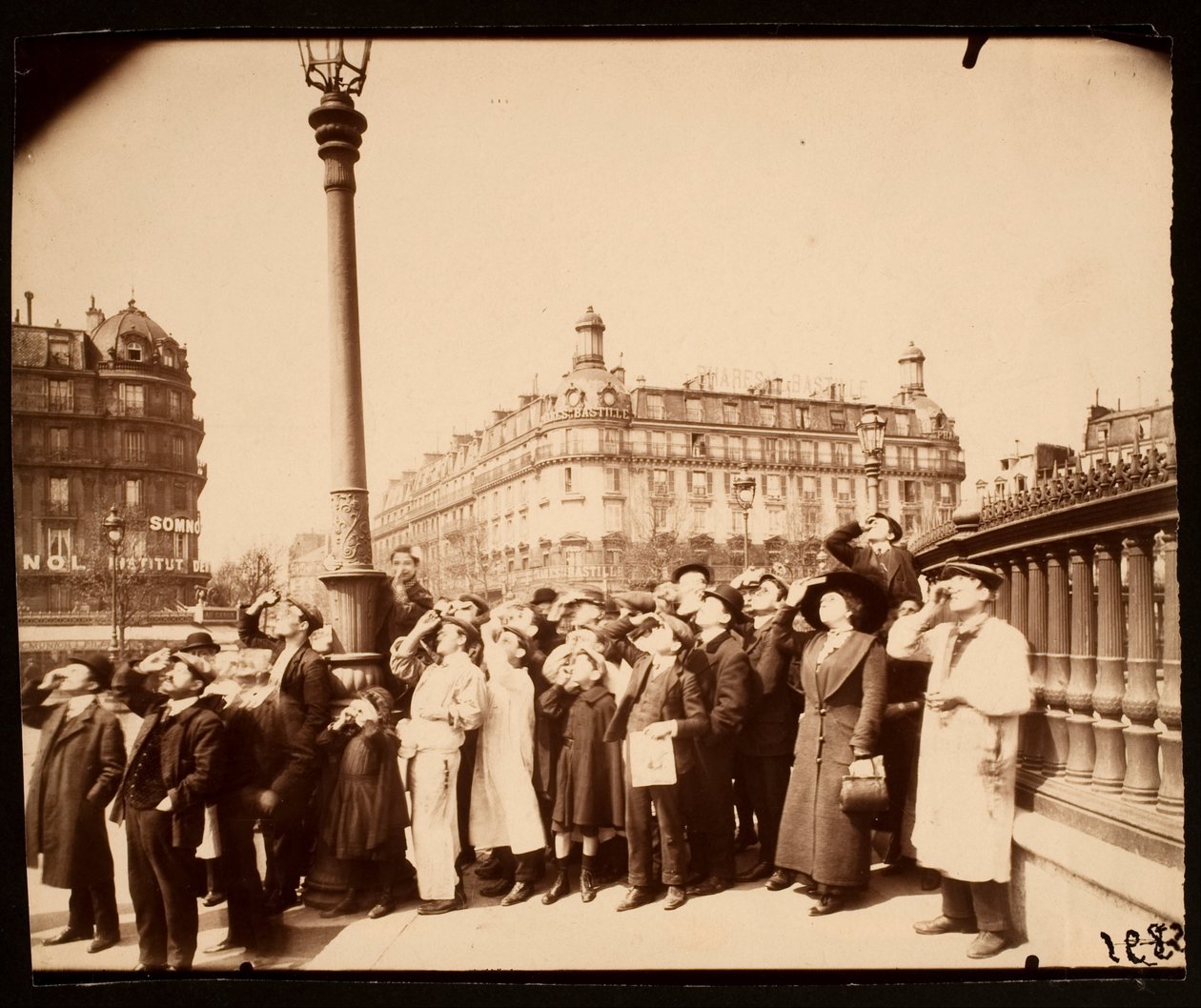 Tutulma, Nisan 1912 by Eugène Atget