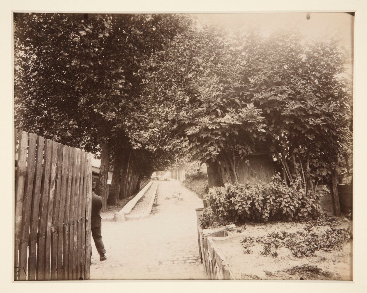 Şafak, Aşağı Meudon Kapısı by Eugène Atget