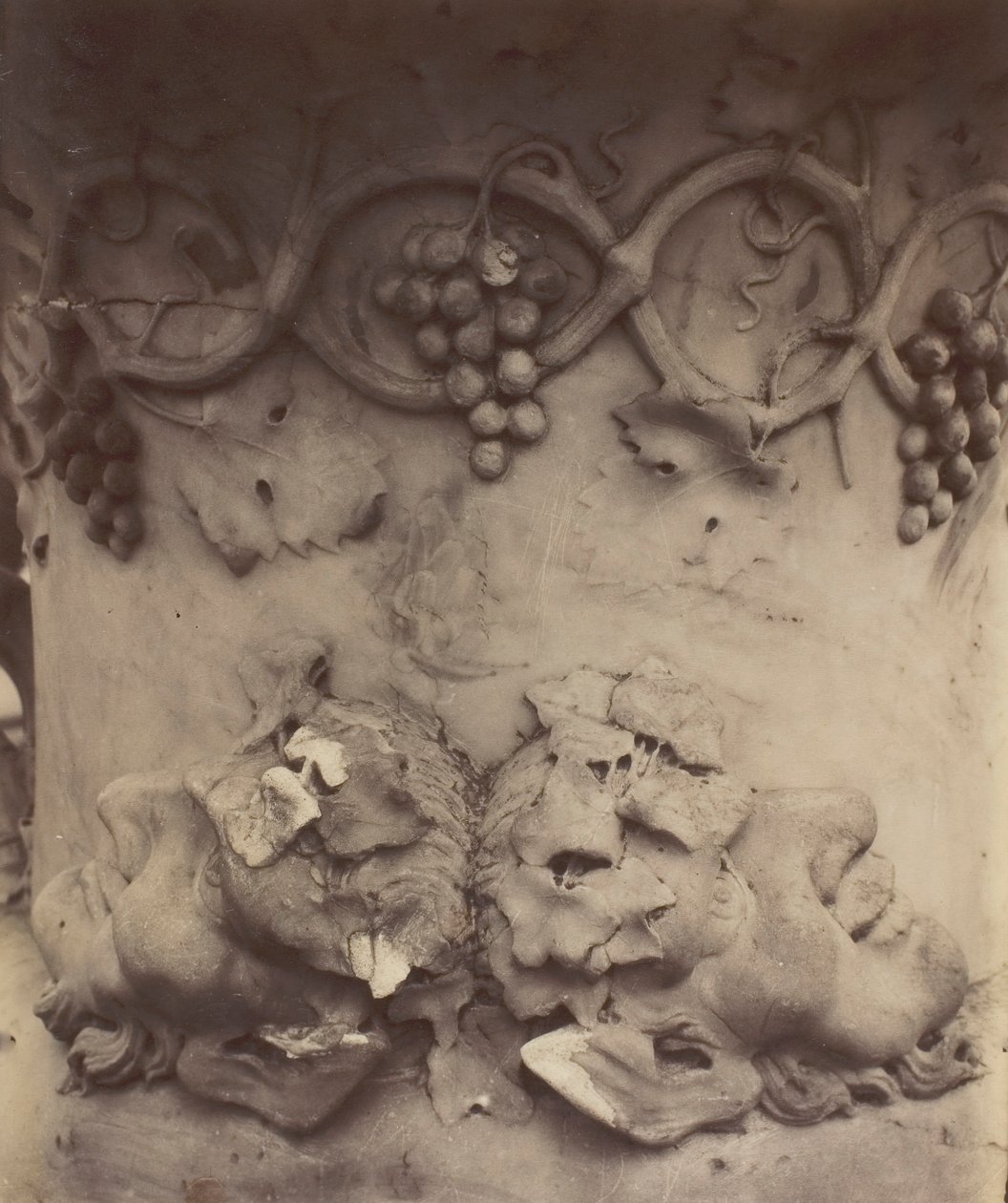 Versay, Vazo Detayı, 1906. by Eugène Atget