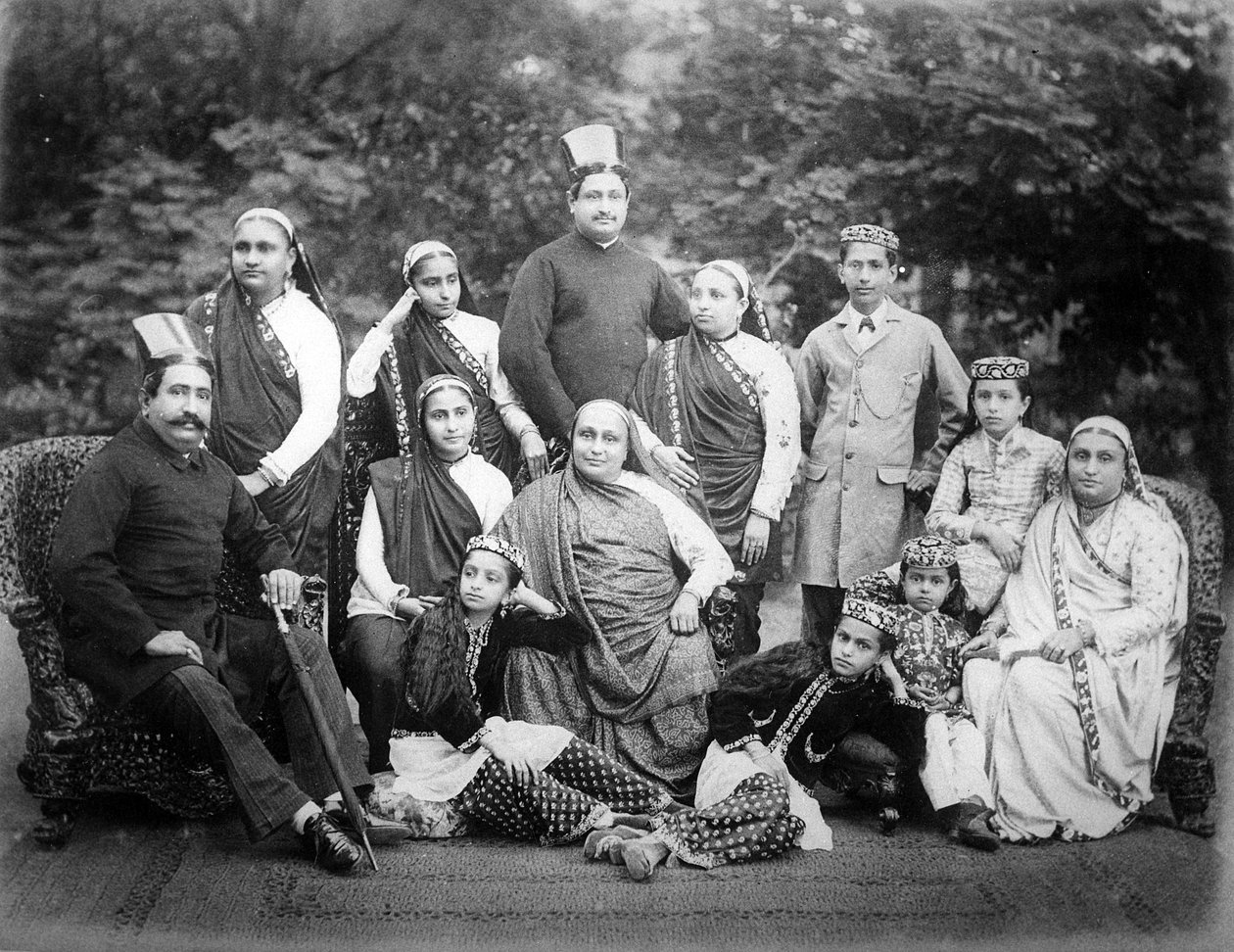 Parsee Ailesi, 19. yüzyılın sonlarında by European Photographer