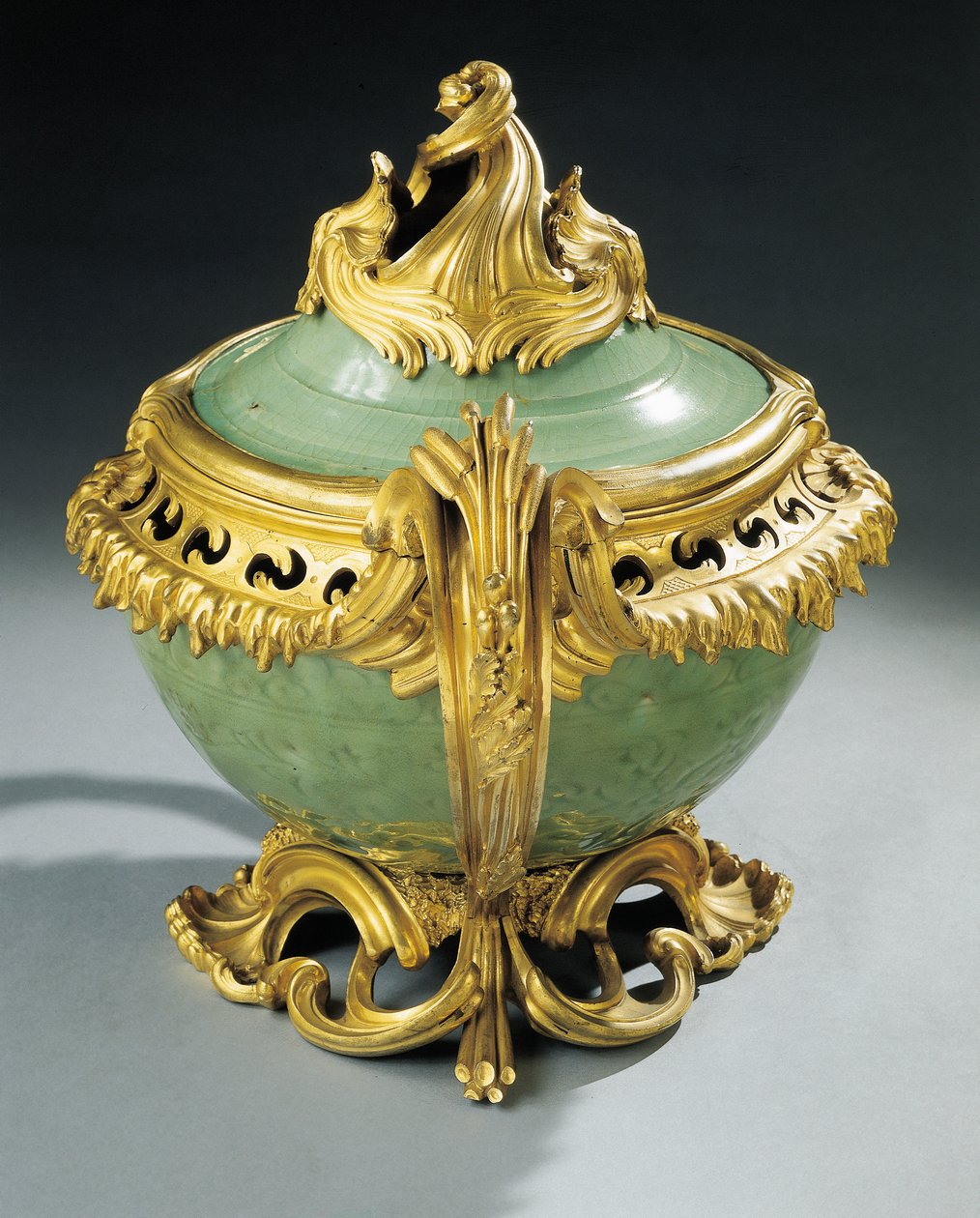 Louis XV potpuri vazo by European School