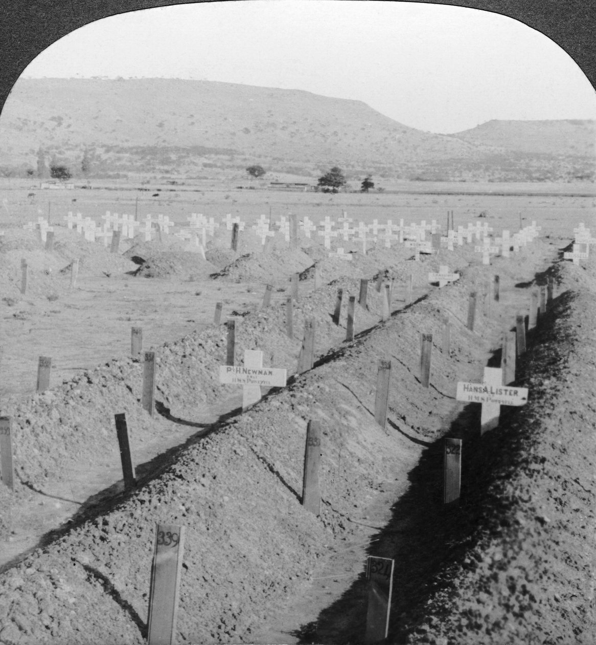 Kız Mezarlığı, Ladysmith, Natal, Güney Afrika. by Excelsior Stereoscopic Tours