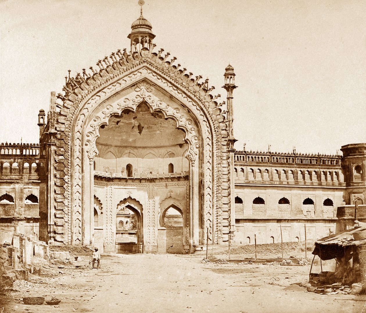 Konstantinopolis Kapısı, Lucknow by Felice Beato