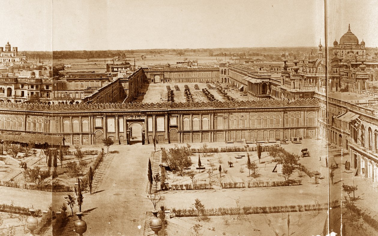 Lucknow, Residency Avlularının Panoramik Görünümü by Felice Beato