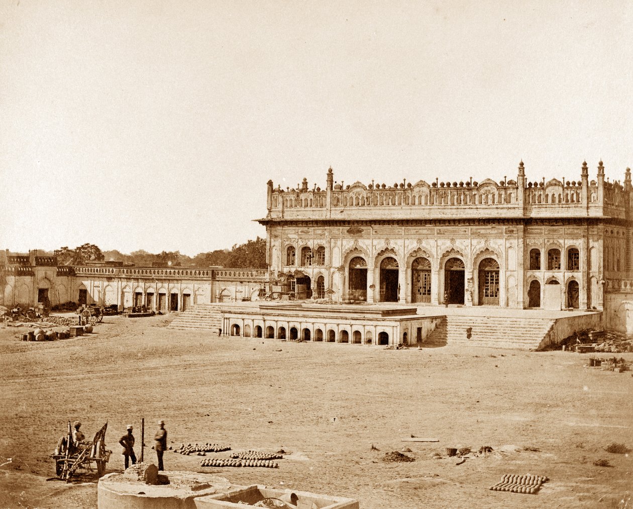 Küçük Emaumbara, Lucknow by Felice Beato