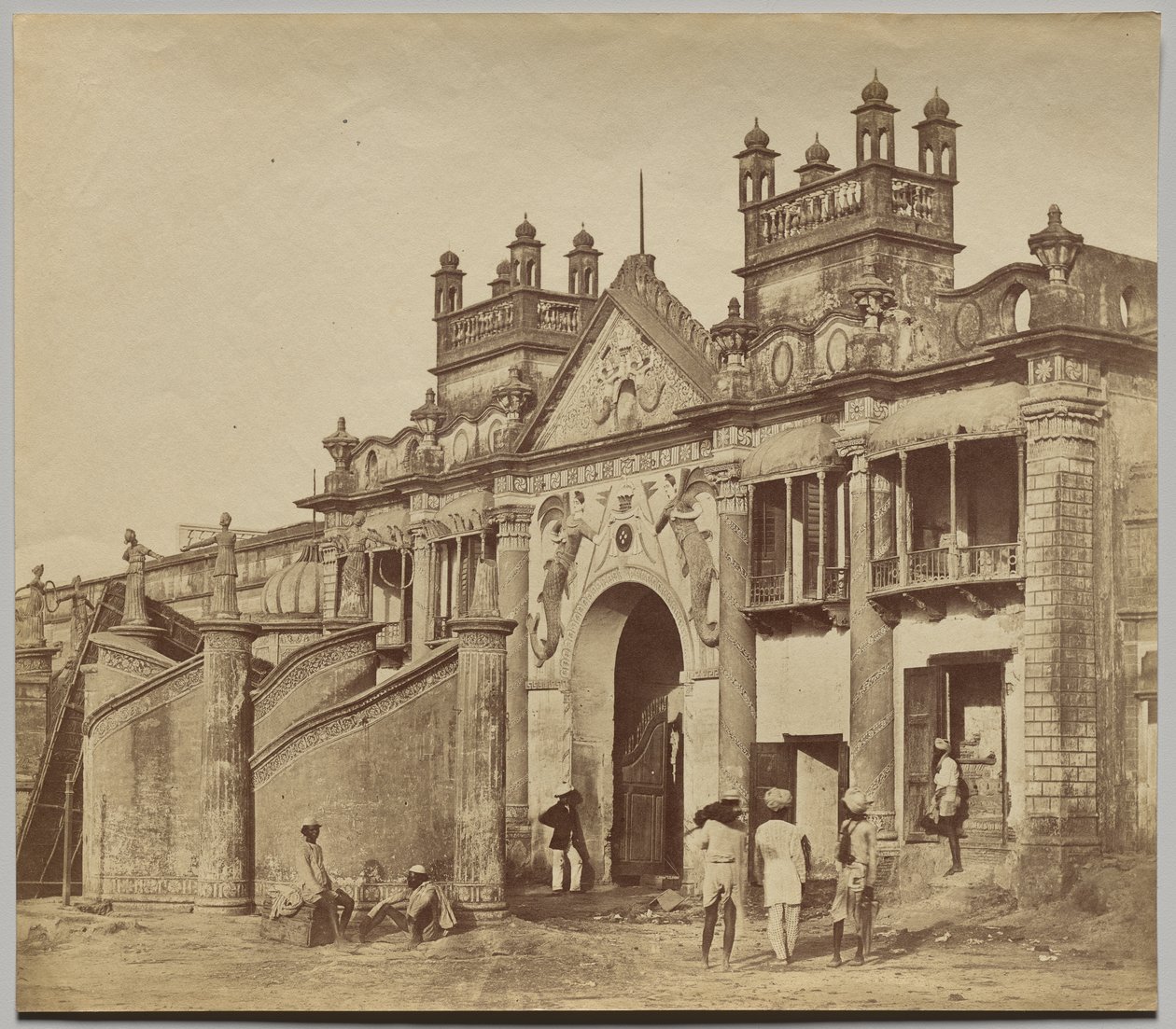 Kaiserbagh'a giden ağ geçidi by Felice A. Beato