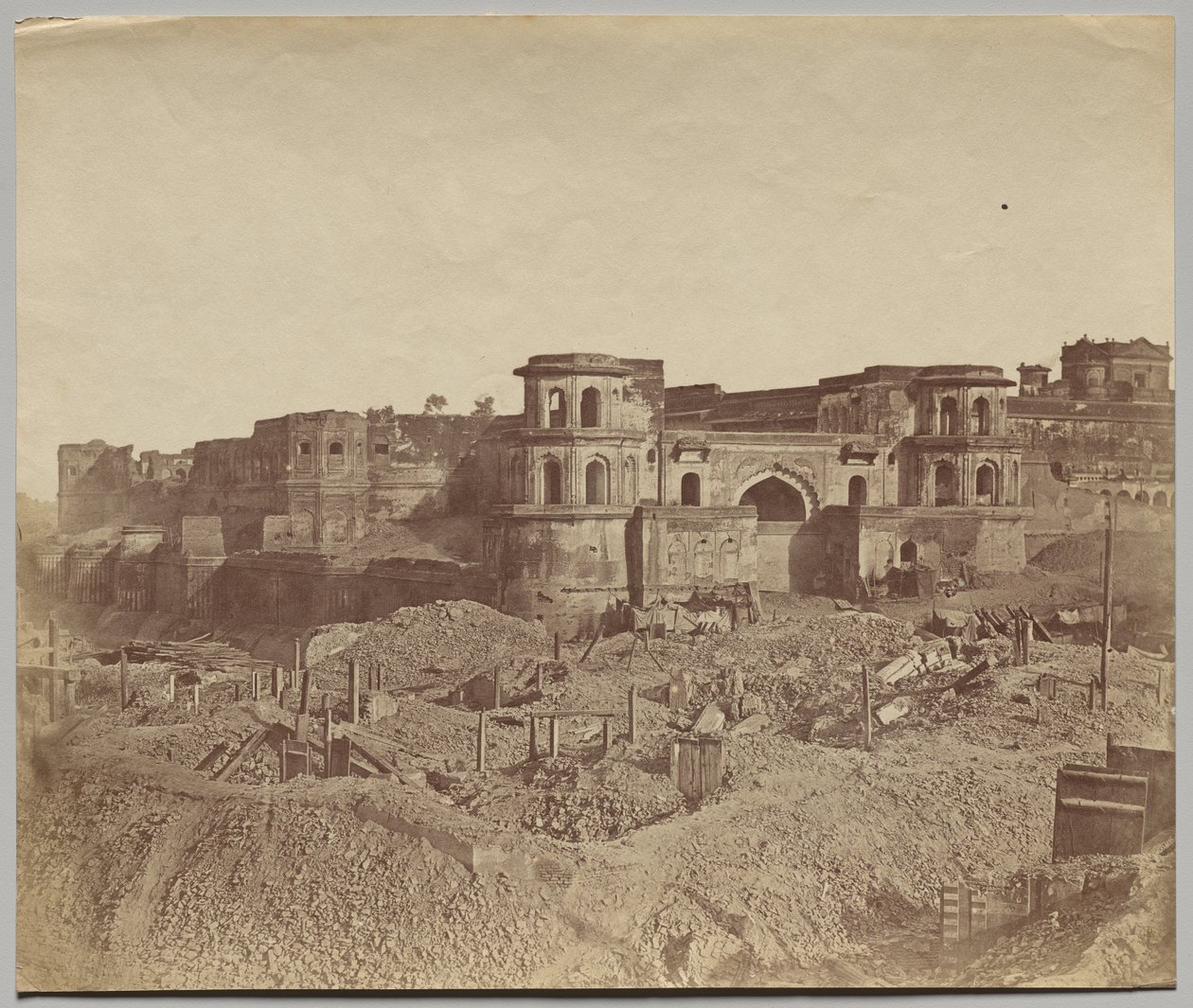 Mucha Bawn veya Lucknow'un Eski Kalesi by Felice A. Beato