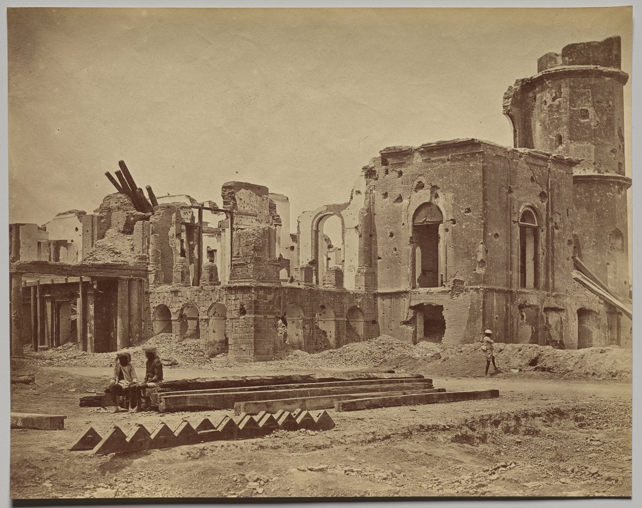 Sir Henry Lawrence'ın Öldürüldüğü Odayı Gösteren Önden İkamet by Felice A. Beato