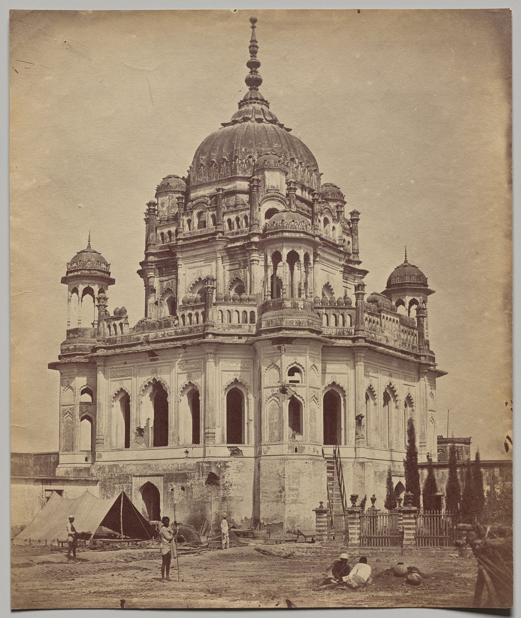 Kaiserbagh Sarayı'ndaki Saadat Ali'nin Mezarı by Felice A. Beato