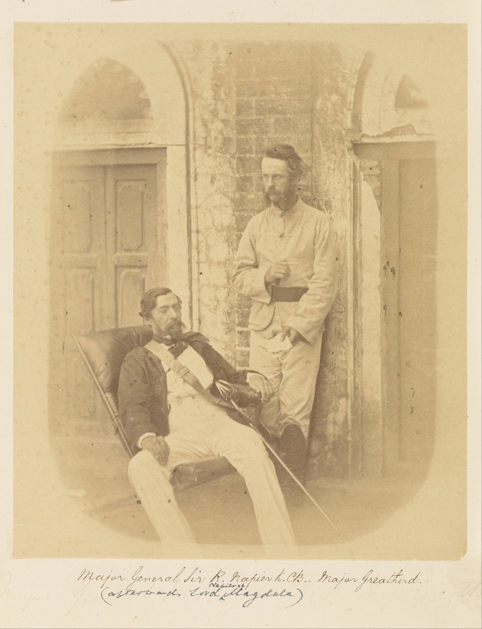 Tümgeneral Sir R. Napier, KCB ve Binbaşı Greatherd by Felice Beato