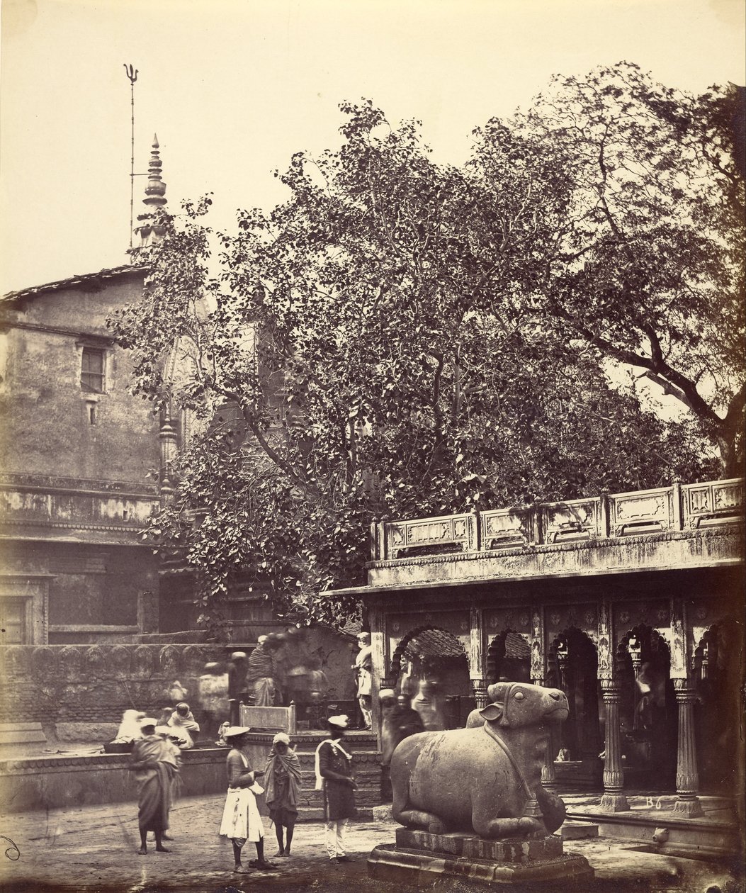Kutsal Kuyu (Benares) by Felice Beato