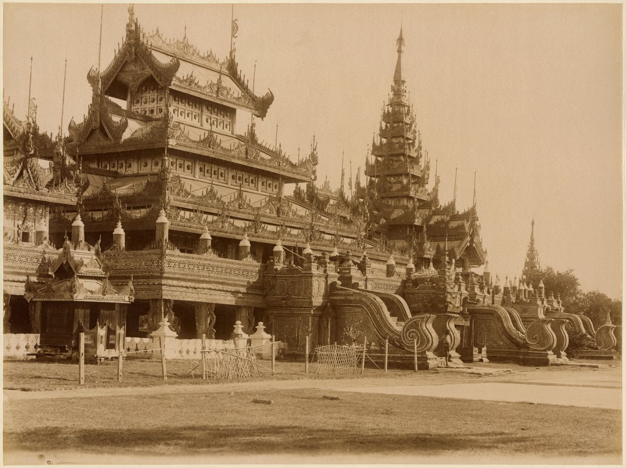 Hman Kyaung veya cam manastır, Burma, 1890 dolayları (albüm baskısı) by Felice Beato
